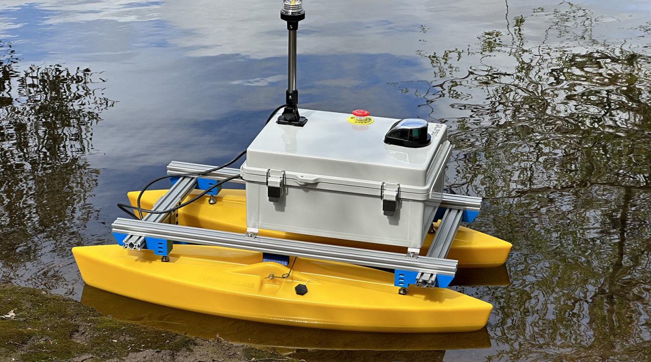 -Research Boat